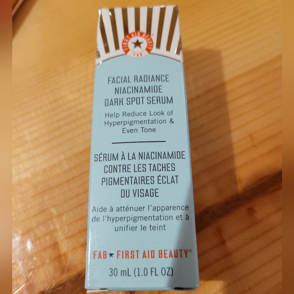 First Aid Beauty Dark Spot Correcting Niacinamide Serum